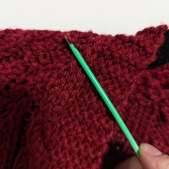 Hand knit cable cardigan maroon and white - Picture 4 of 14